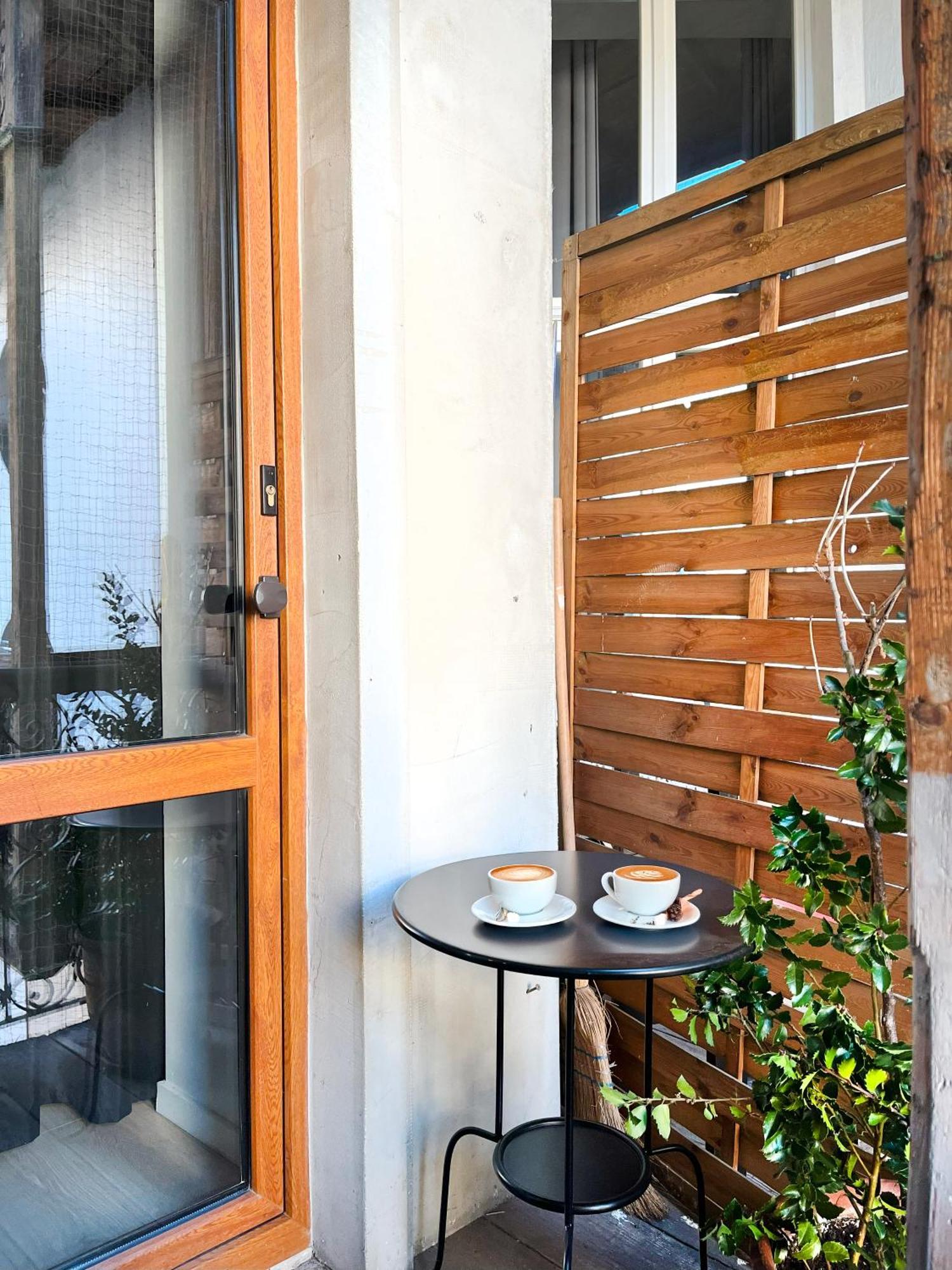 Elegant And Cozy With Balcony, In The Heart Of *