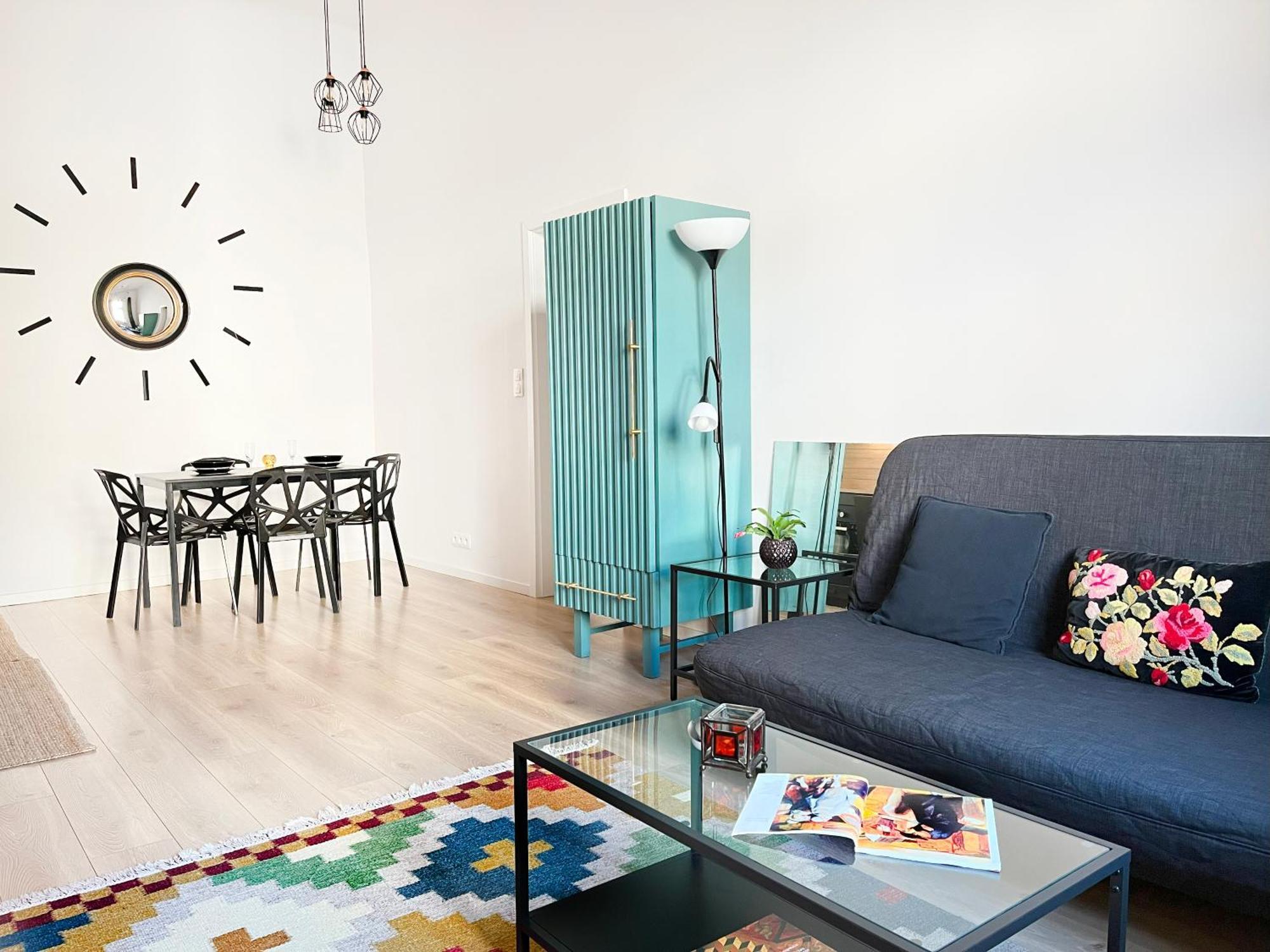 Elegant And Cozy With Balcony, In The Heart Of